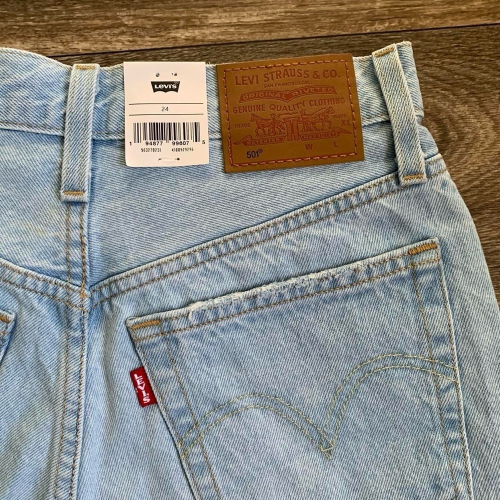 Levi's Women's Shorts Size 24 - Picture 7 of 9
